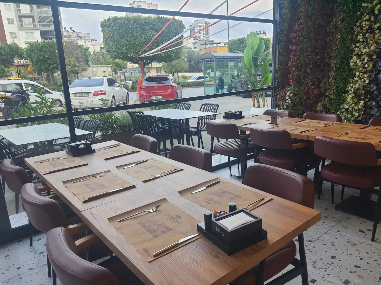 Cemiyet Restoran Fotoğrafı - 2