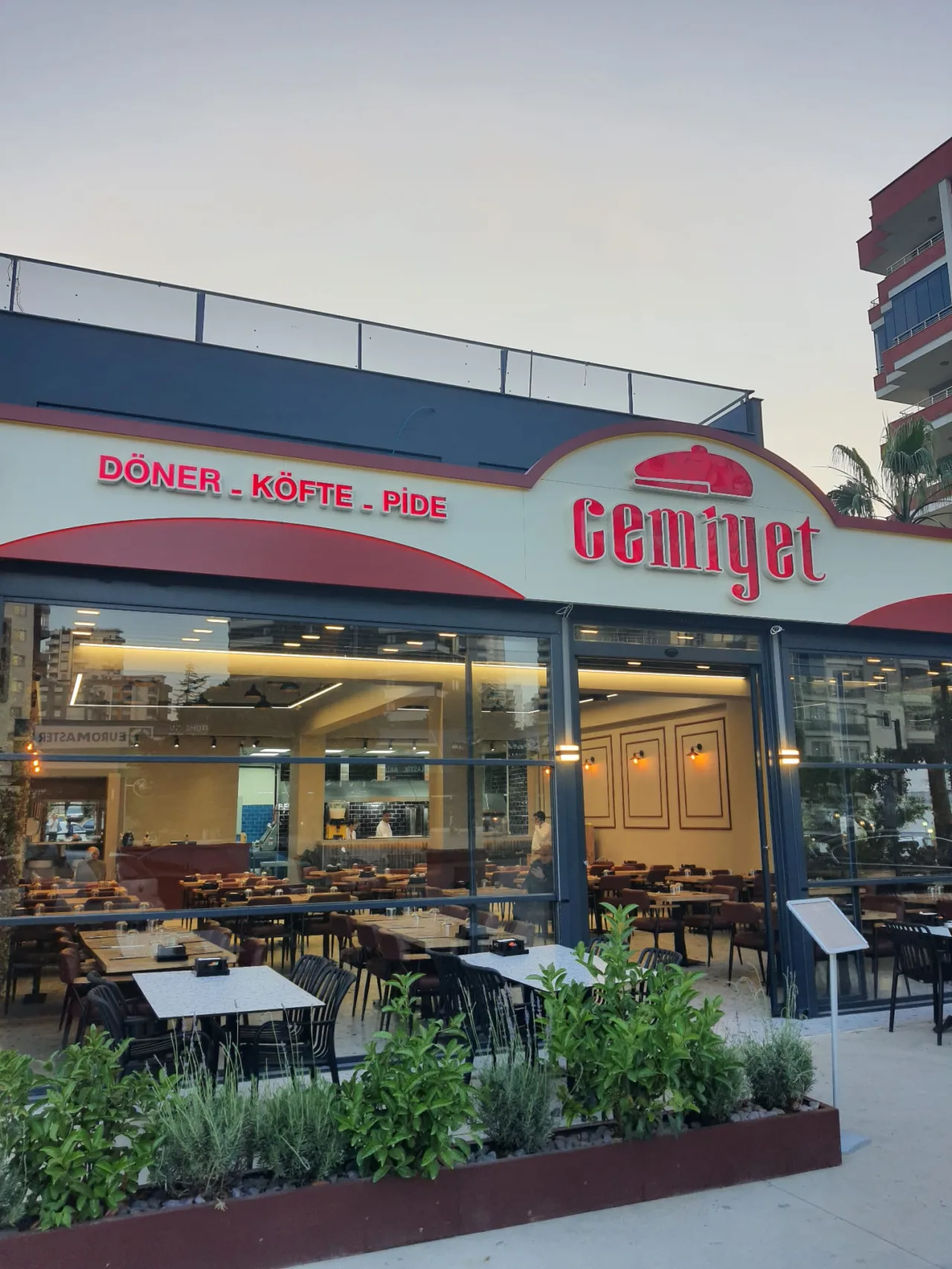 Cemiyet Restoran Fotoğrafı - 9