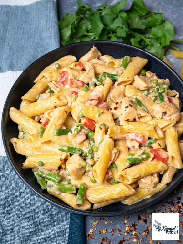 Sebzeli Tavuklu Mısırlı (penne-fettuchini)